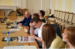 Круглый стол