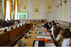 Круглый стол