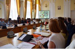 Круглый стол