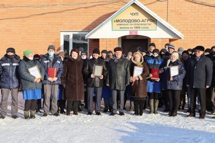 С ТРУДОВЫМИ ПОБЕДАМИ!