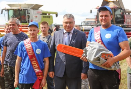 Чествование молодежного экипажа с трудовым достижением