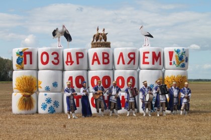 ИВАНОВСКИЙ РАЙОН ВПЕРВЫЕ В ИСТОРИИ ПРЕОДОЛЕЛ СТОТЫСЯЧНЫЙ РУБЕЖ НАМОЛОТА ЗЕРНА
